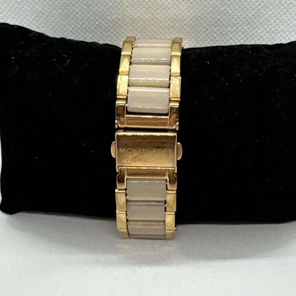 Michael Kors Parker MK5896 Women Rose Gold Analog Dial Quartz Wrist Watch JNA404